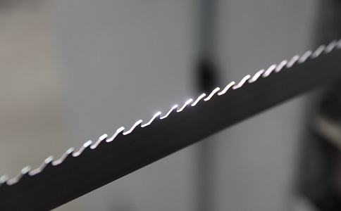 本溪双金属带锯条产生切削噪音的原因具体有哪些？